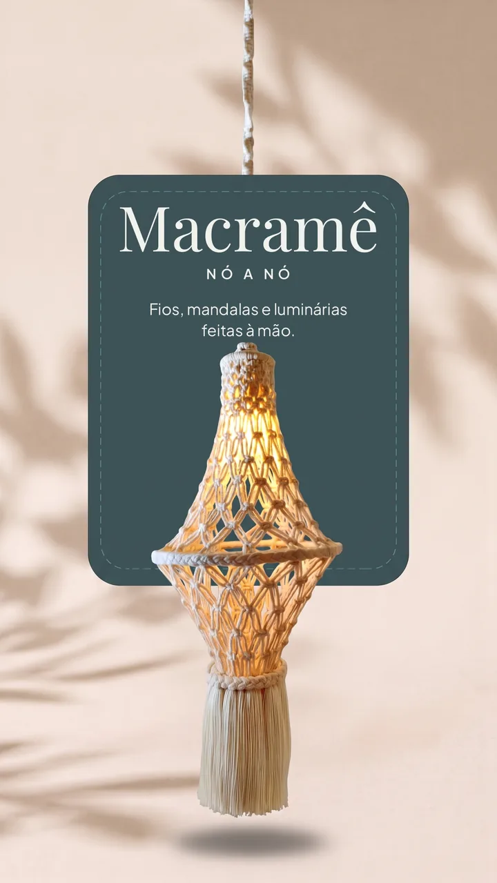 Capa do módulo Macramê: luminária pêndulo em macramê acesa